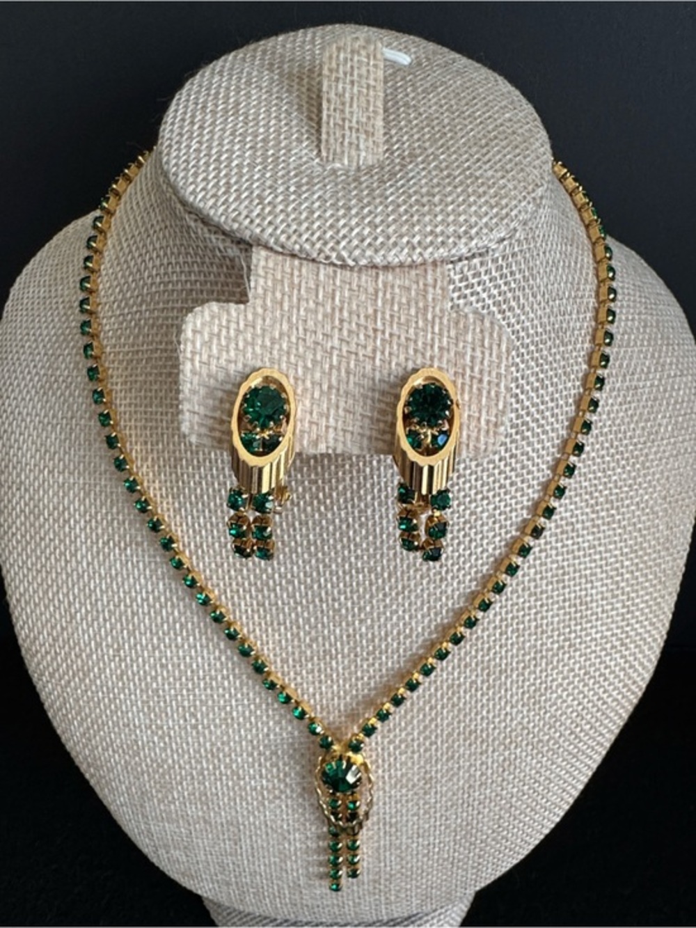 VTG Green Rhinestone Gold Tone Lariat Style Necklace and Earrings set